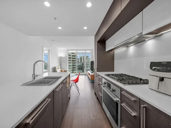 5580 No 3 Rd #901, Richmond, BC V6X 0R8