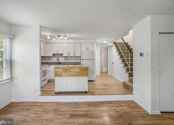 2nd image of 46 N Bedford St #B