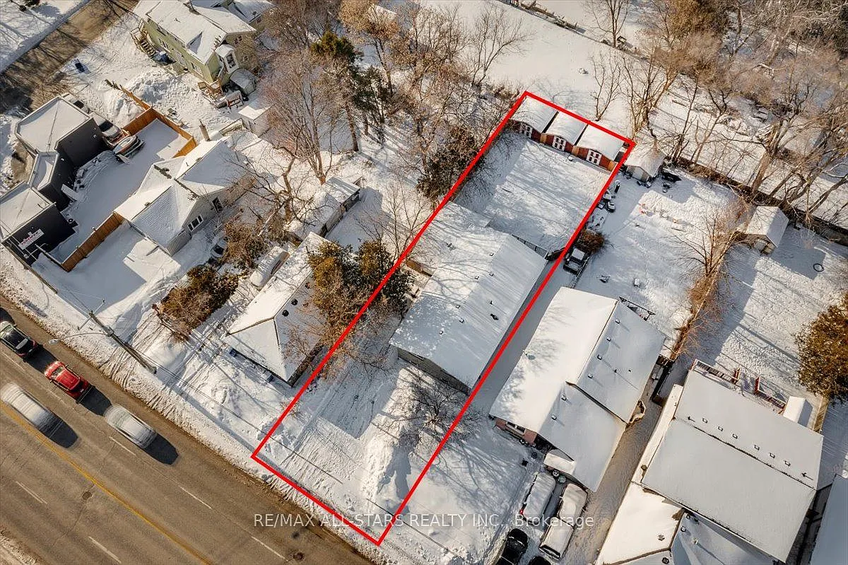 398 The Queensway Ave S photo 1