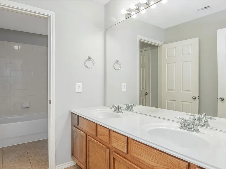2907 Acacia Fair Ln — Photo 35