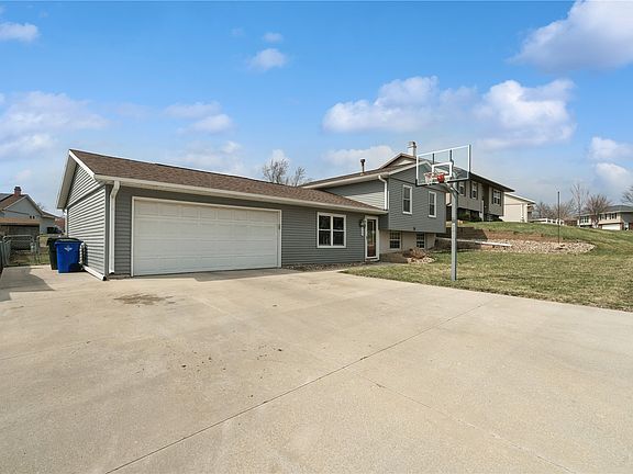 3rd image of 650 Olive Dr NW