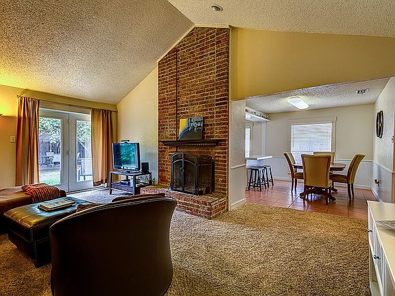 3rd image of 1105 Southwestern Dr