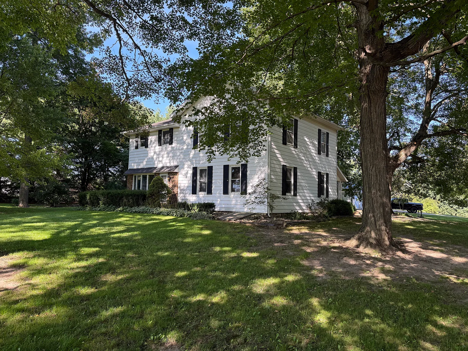 7 bed, 2.5 bath, 2724 sqft, $2,495 — Photo 2