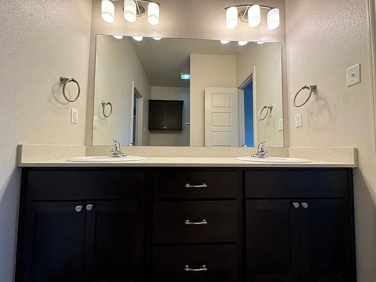 11824 Evanston Ave — Photo 33