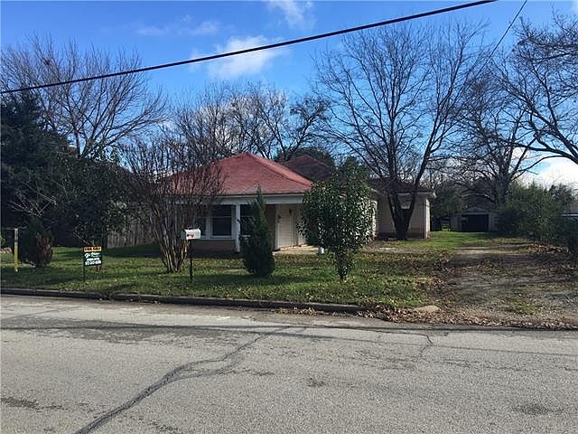 1st image of 300 Farley St