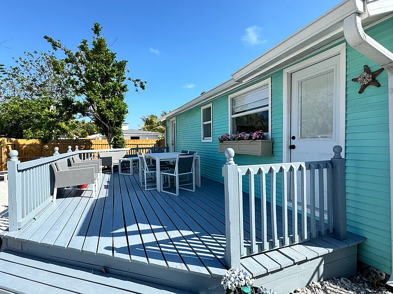 6980 Poinsettia Ave — Photo 24
