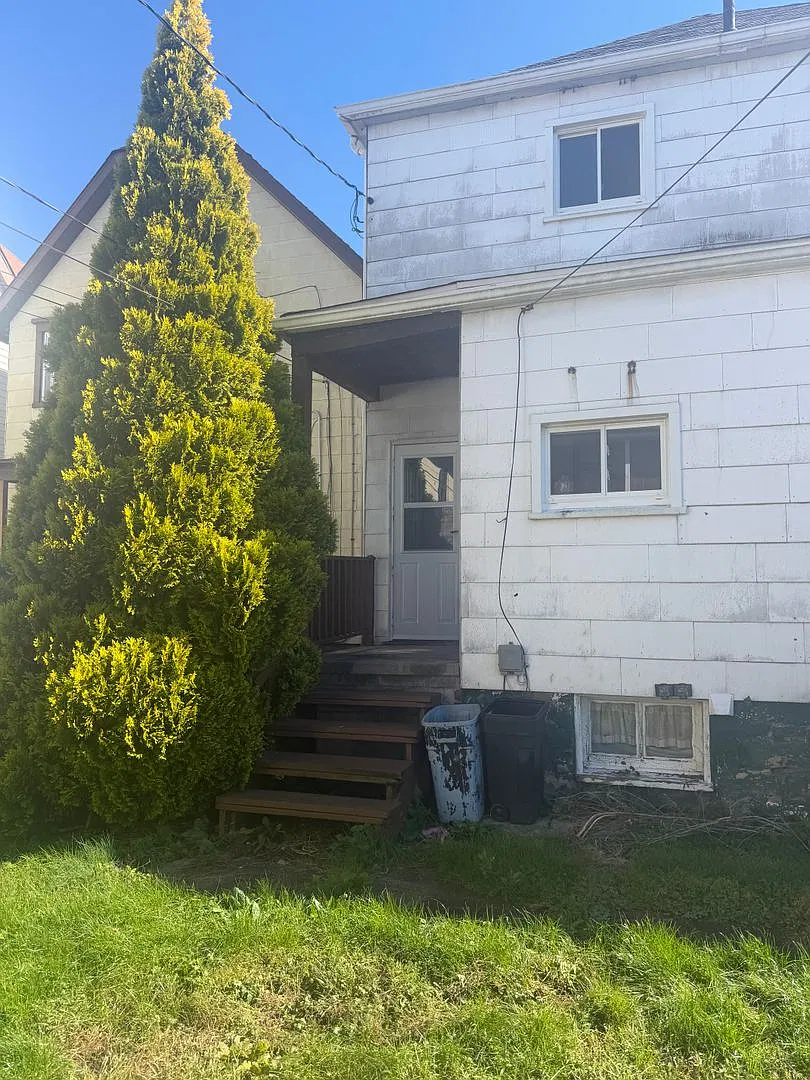 139 Jefferson Ave — Photo 2