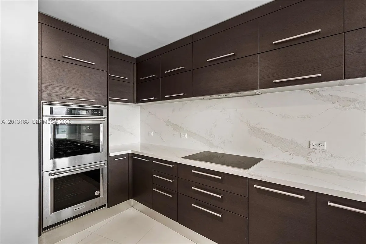 Building Photo - 900 Biscayne Blvd #4006