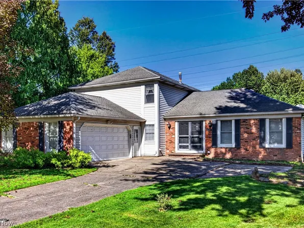 8307 Old Post Rd, Olmsted Falls, OH 44138