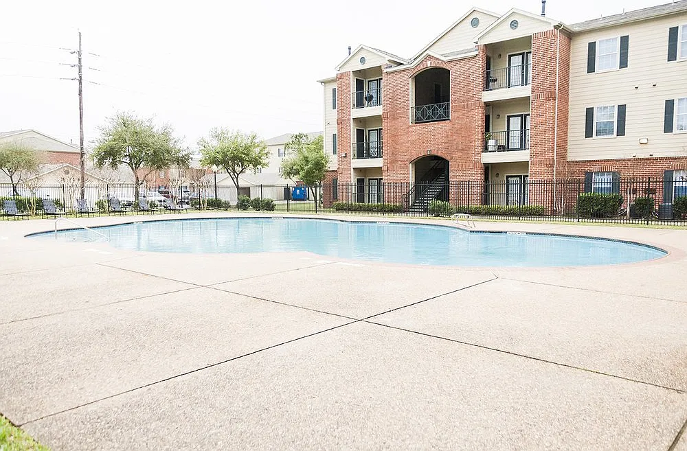 Northland Woods Apartments — Photo 2
