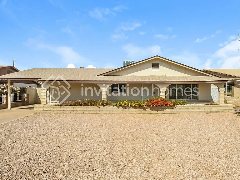 1552 W Vine Ave — Photo 1