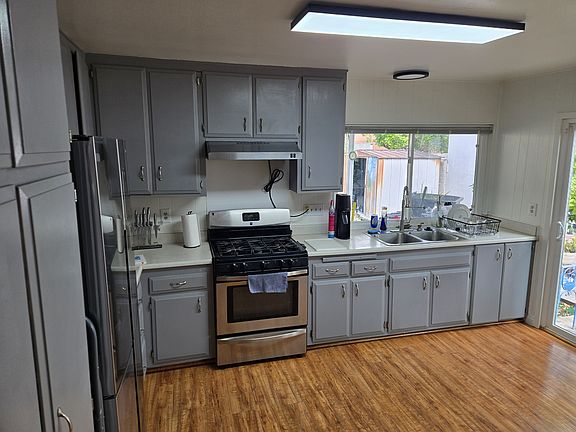 kitchen area (island not pictured)