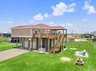 940 S Selwyn Rd, Crystal Beach, TX 77650