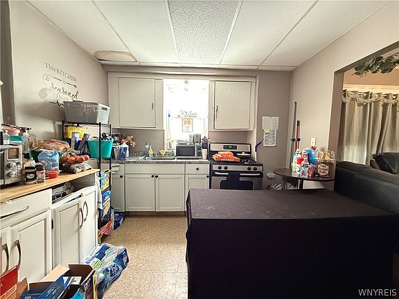 5th image of 32 Wyandotte Ave