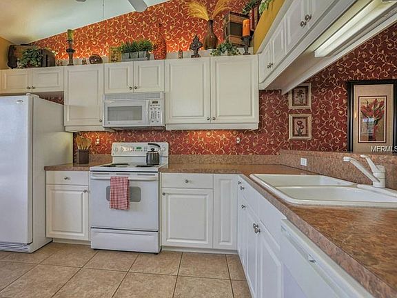 3rd image of 901 Addington Ct Unit 202