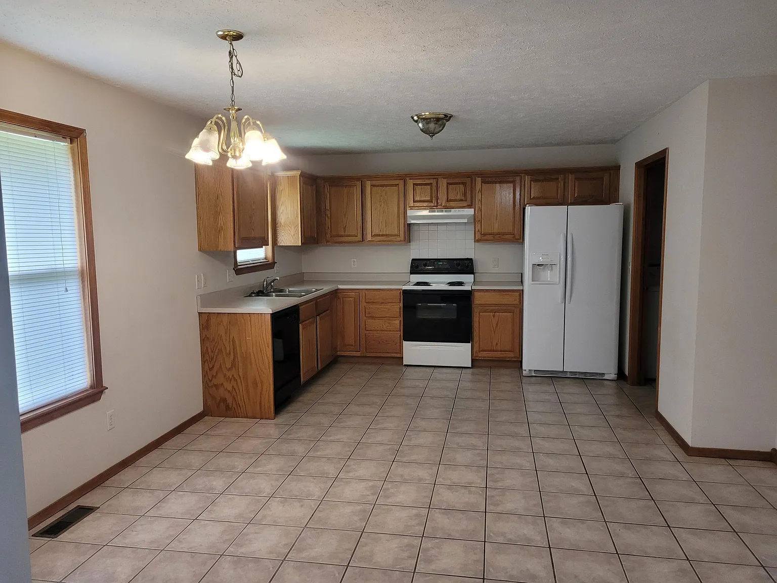 4459 W Westwood Dr — Photo 3