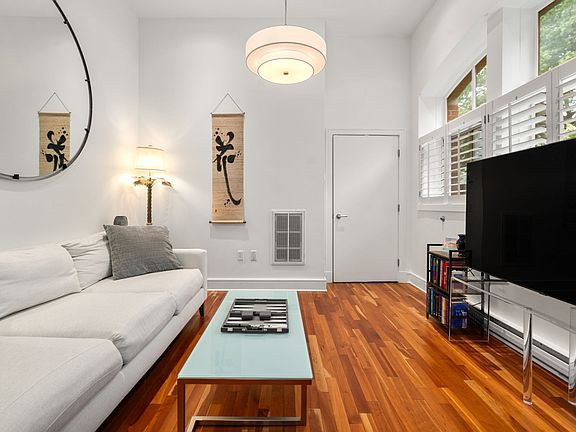 5th image of 2430 Beacon St Unit 105