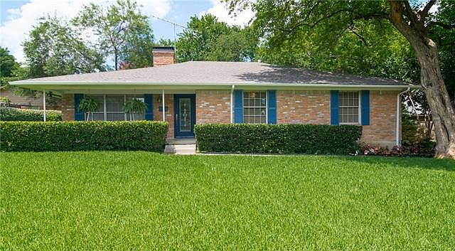 1st image of 816 Blue Lake Cir