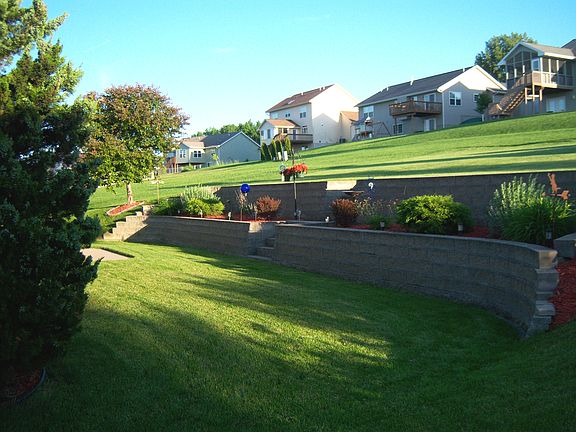 Retaining wall/landscaping