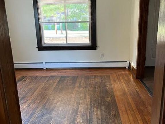 3rd image of 244 E Broadway Ave