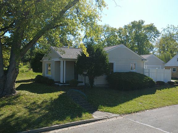 2nd image of 202 Maddux Dr