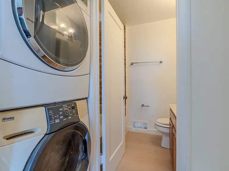 463 Talbot Ave — Photo 11
