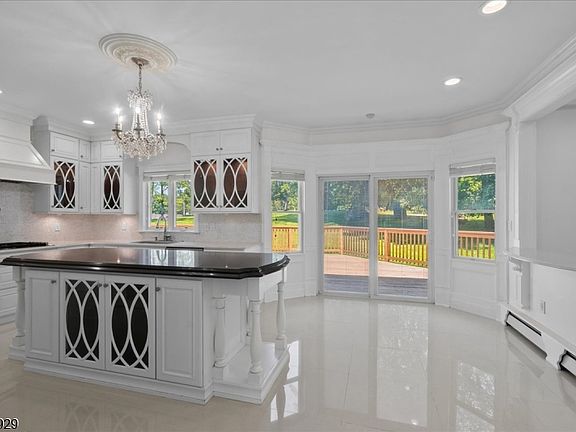 4th image of 12 Byron Ct