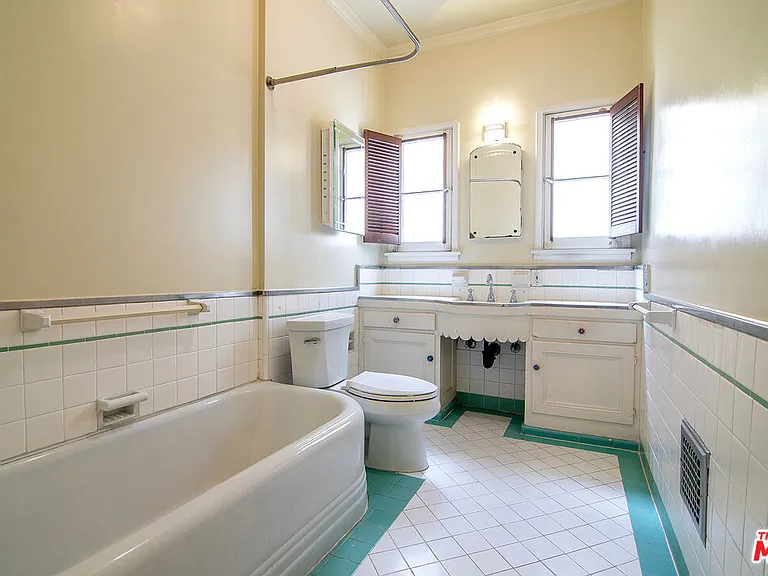 1219 S Alfred St — Photo 14