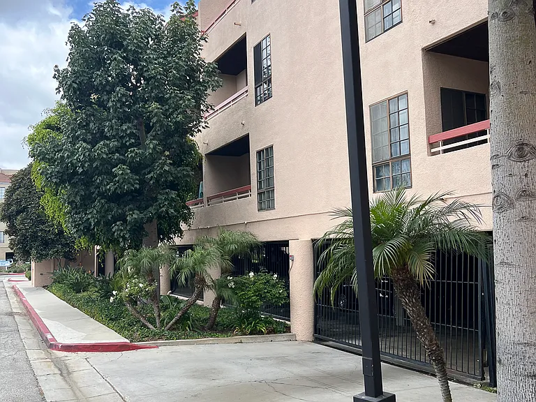 941 W Carson St #221 — Photo 25