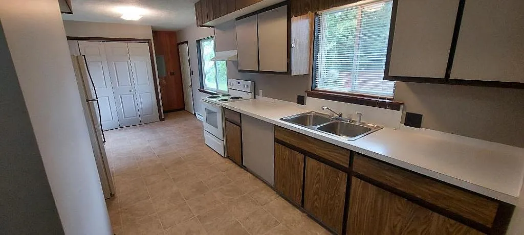 147 Paras Hill Apt B — Photo 4