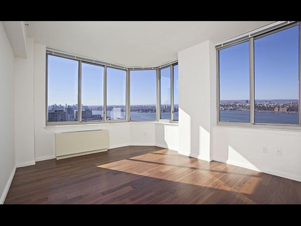 2nd image of 561 10th Ave APT 40H