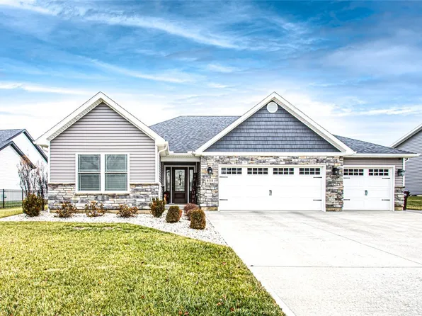 832 Hunters Run Dr, Brookville, OH 45309