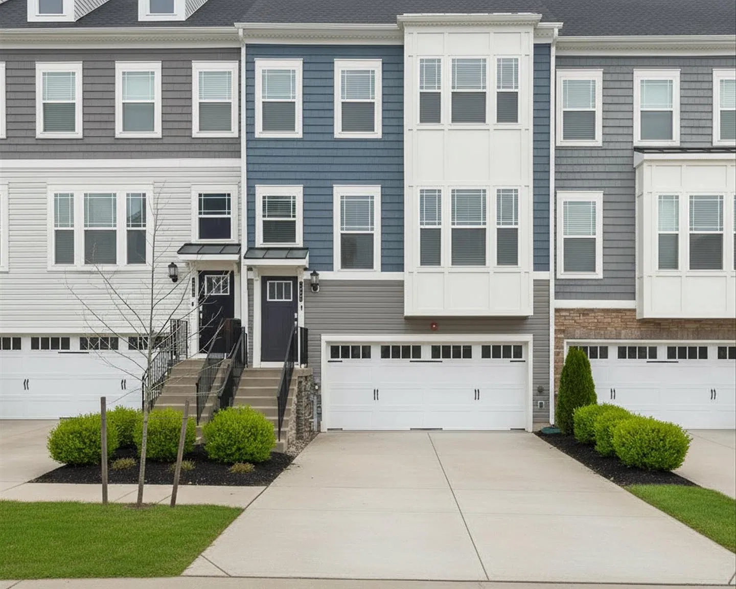 5 bed, 5.0 bath, 3020 sqft, $3,000 — Photo 1