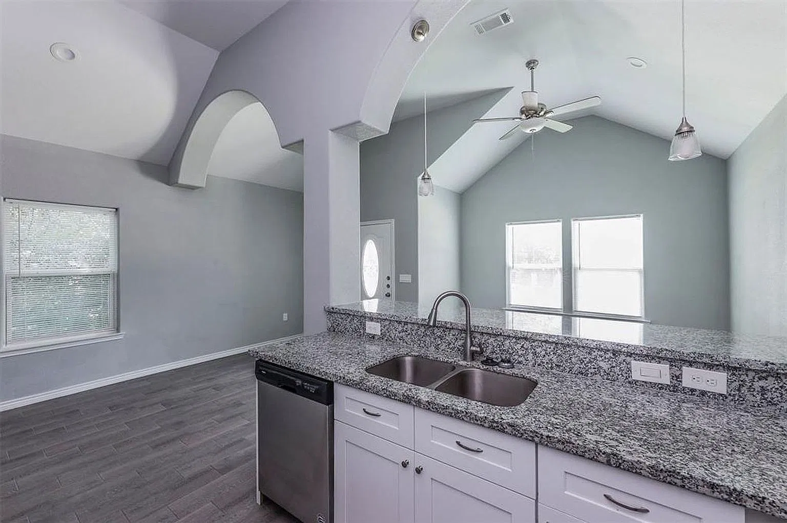 3 bed, 1065 sqft, $1,375 — Photo 4