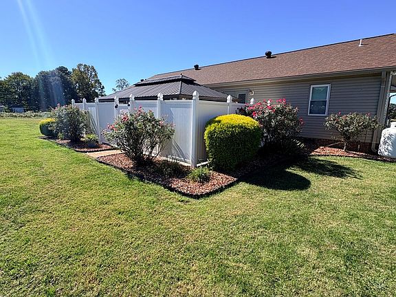 5th image of 643 Shoal Rd
