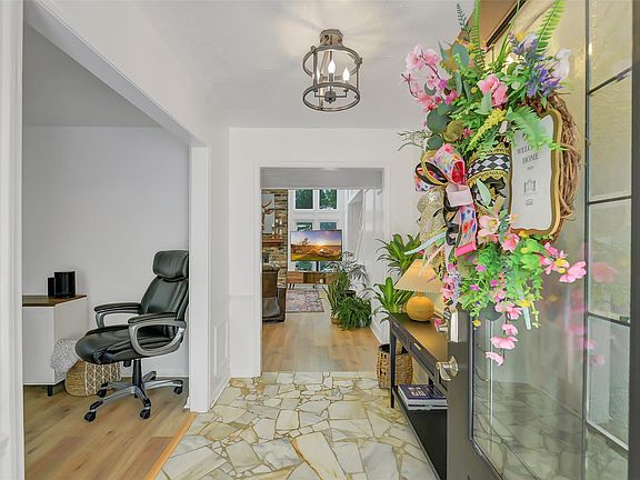 4th image of 2219 Laurel Hill Dr