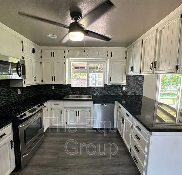 2601 S Kloth Dr — Photo 5