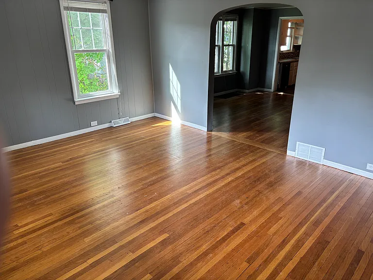 405 Willis Ave — Photo 12