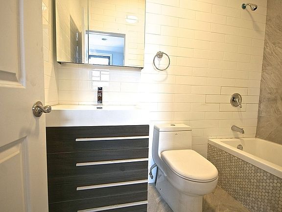 5th image of 321 Eldert St #4
