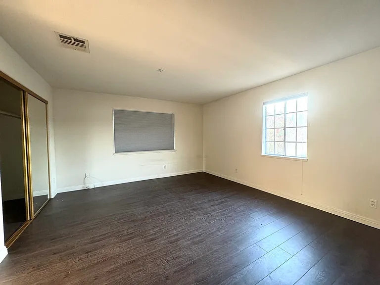 439 S Alhambra Ave — Photo 6