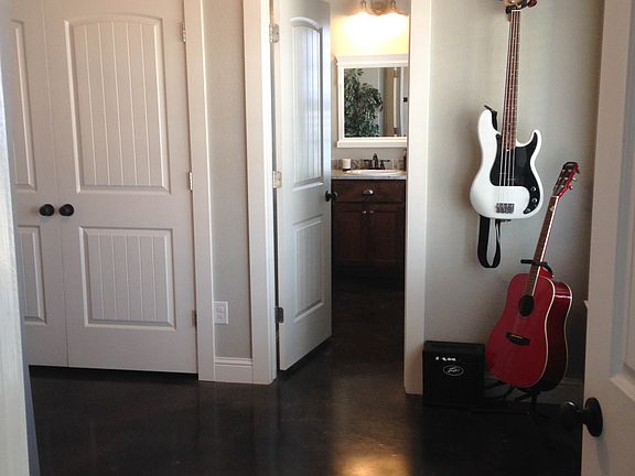 2nd Bedroom and Bath