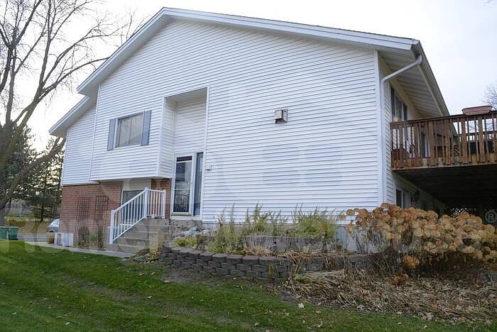 1st image of 710 E 143rd St