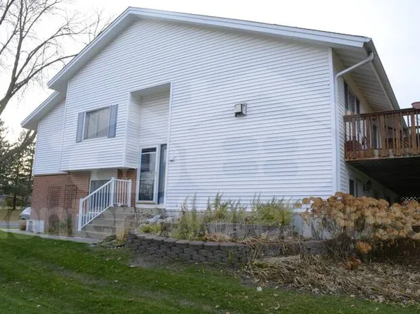 710 E 143rd St, Burnsville, MN 55337