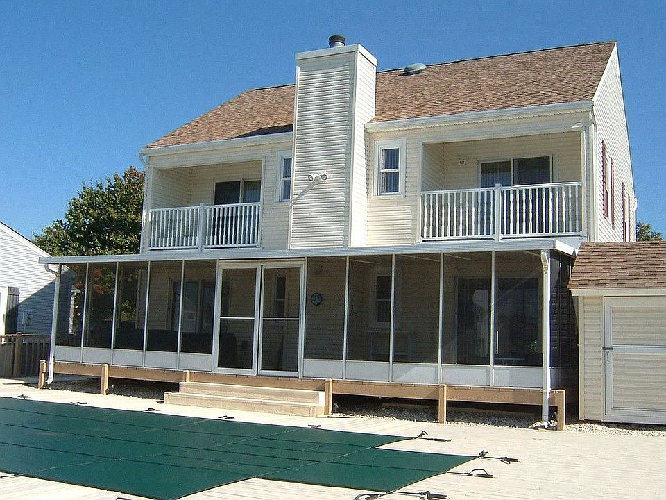 1st image of 92 Spinnaker Ct