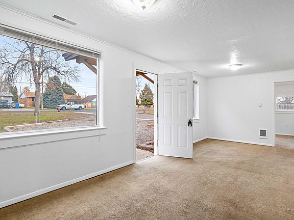 3rd image of 933 Morningside Dr