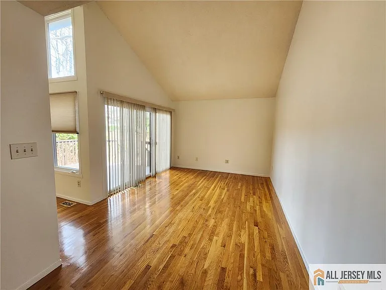 254 Sayre Dr — Photo 10