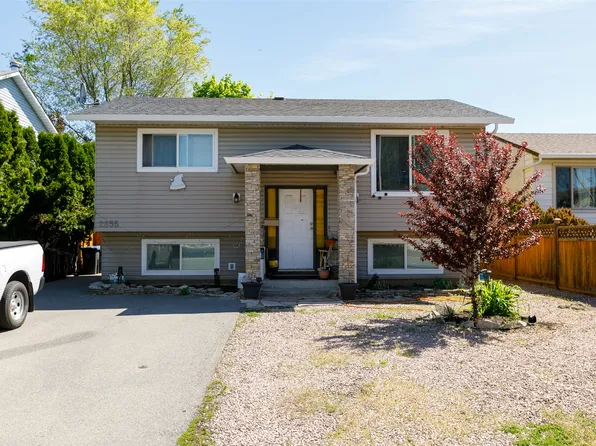 2855 Bouvette St, Kelowna, BC V1Y 3K5