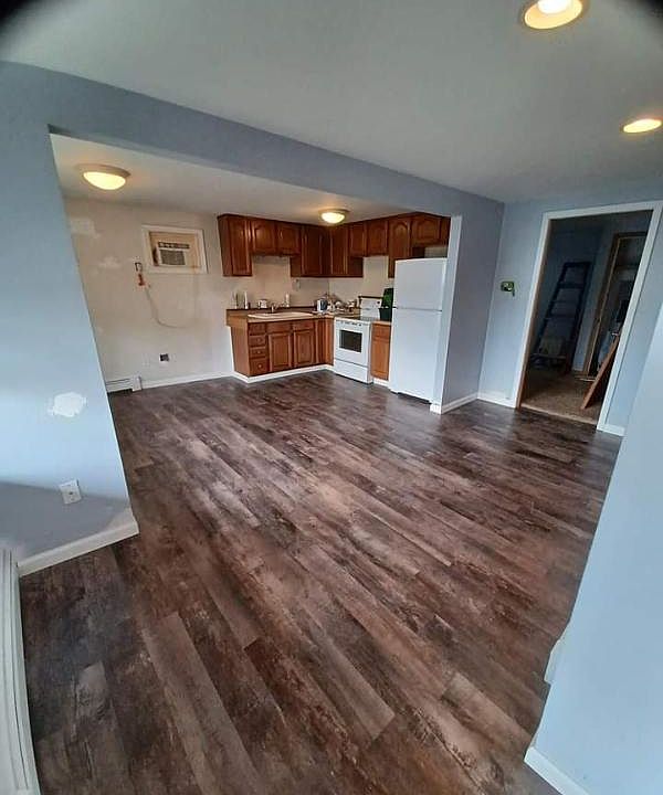 1st image of 108 S Hill St #1