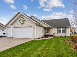 313 5th St E, Newhall, IA 52315