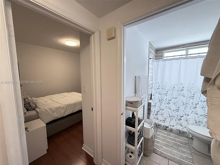 115 SW 42nd Ave #402 — Photo 18